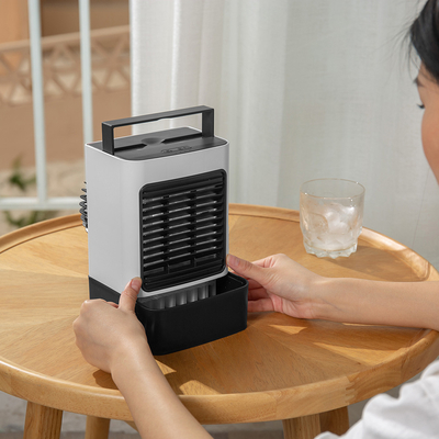 Un fan plus frais Mini Desk Fan portatif pratique d'air de la capacité 2000mAh de batterie